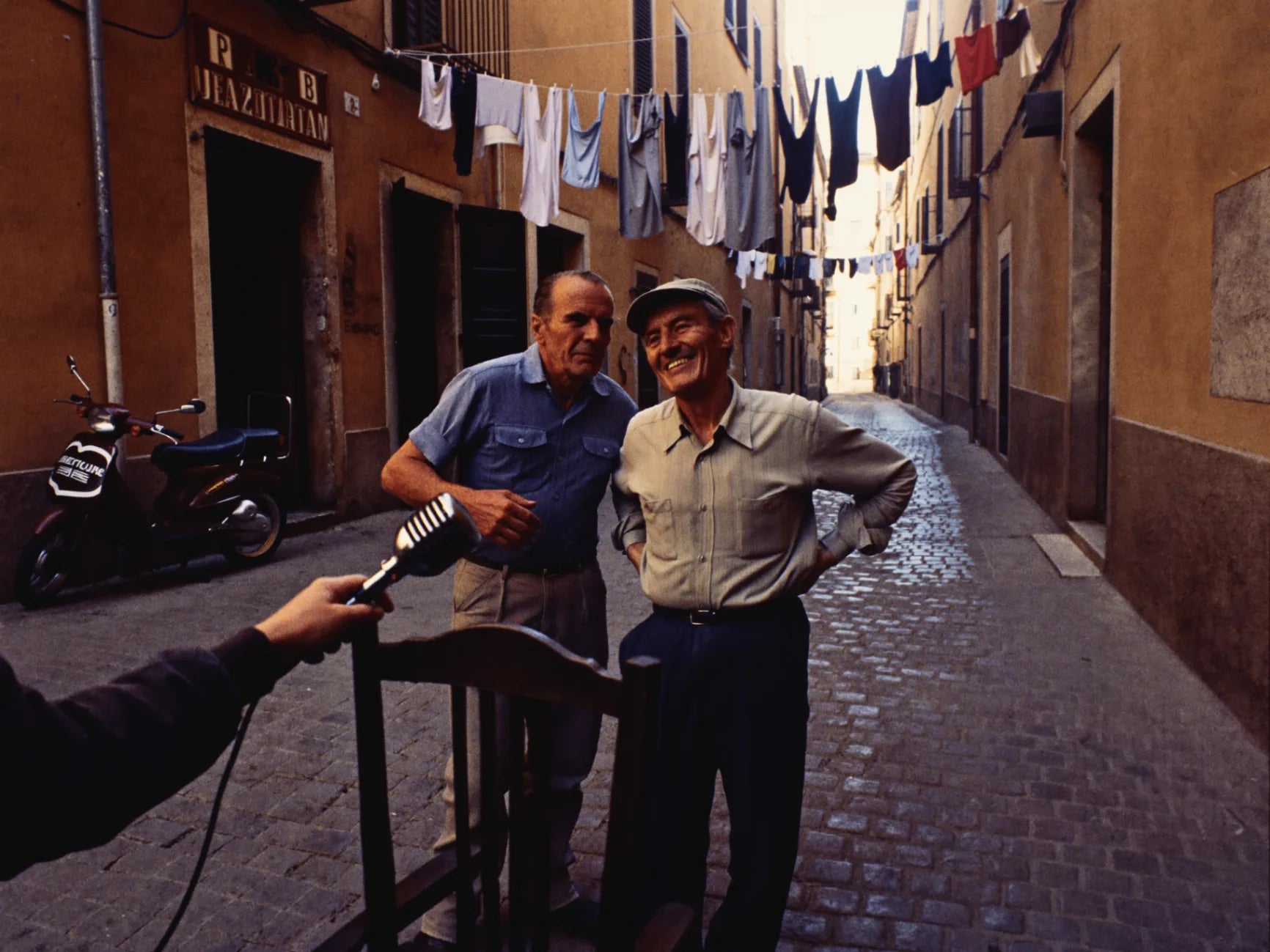 PER STRADA, DOVE LE STORIE ABITANO